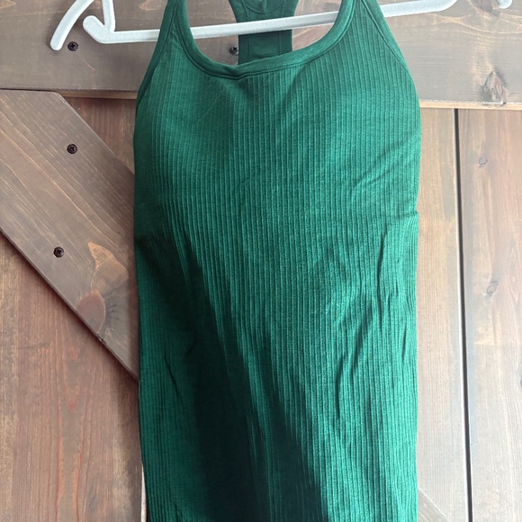 Lululemon racerback tank, shelf bra Size 8 green - Picture 1 of 4